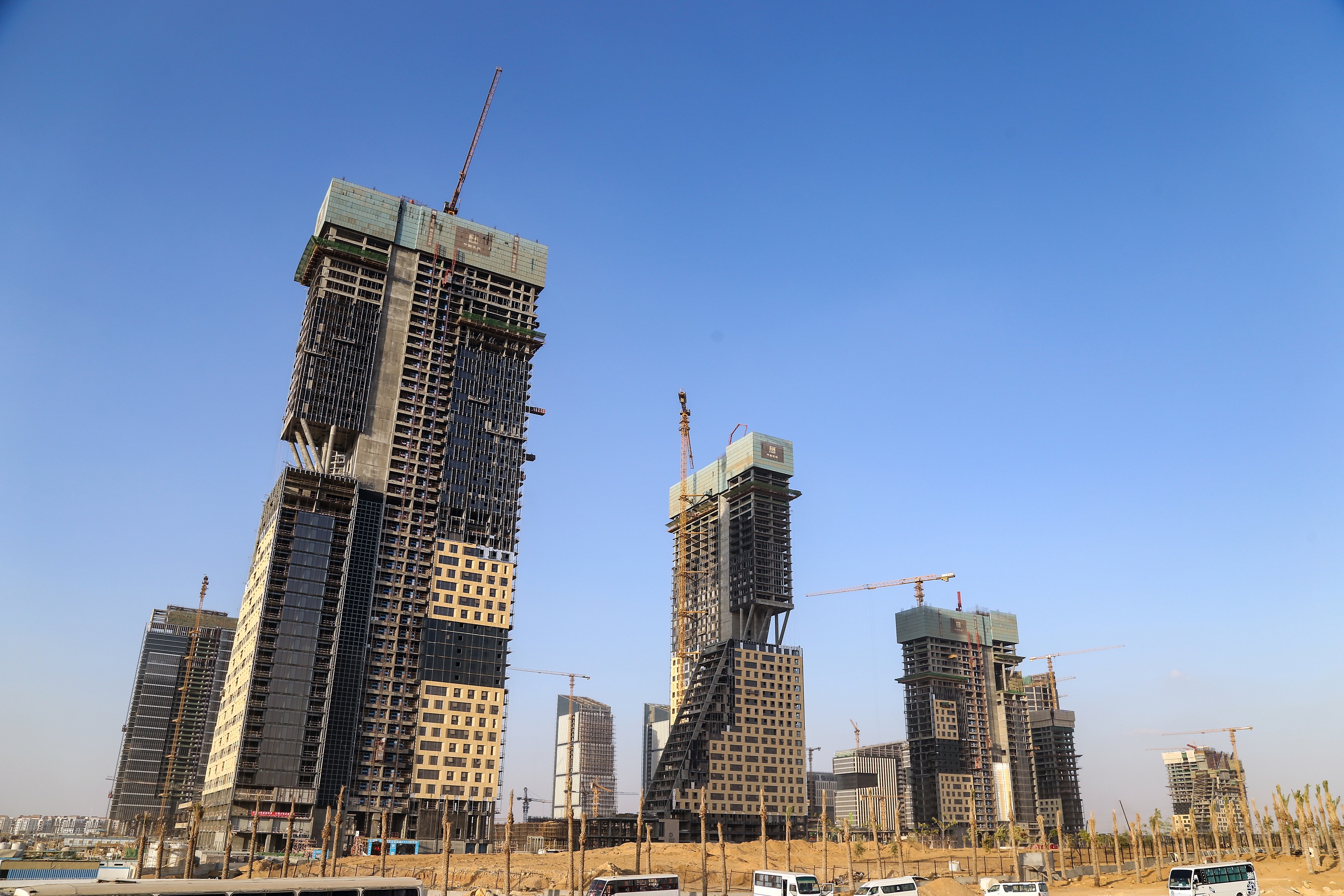 أبراج حي المال والأعمال بالعاصمة الإدارية الجديدة
