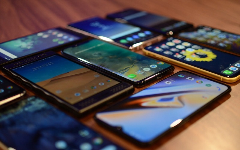 شحن الموبايل بالطاقة الشمسية