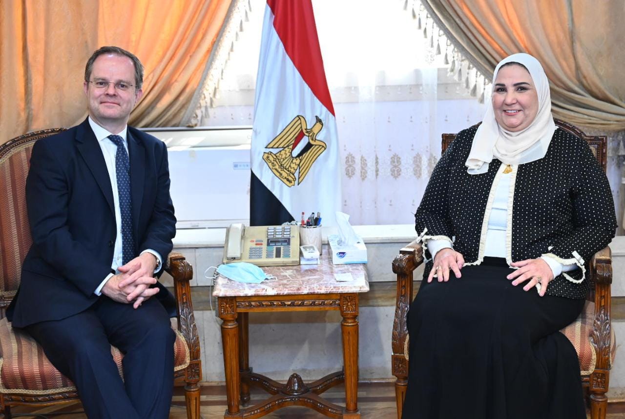 وزيرة التضامن تستقبل السفير البريطاني في القاهرة