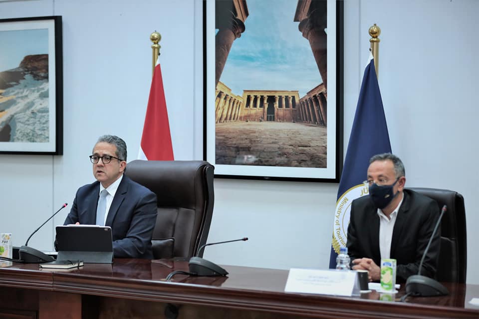 اجتماع وزير السياحة لإعلان بدء مشروع اعتماد المتحف الكبير كمبنى أخضر