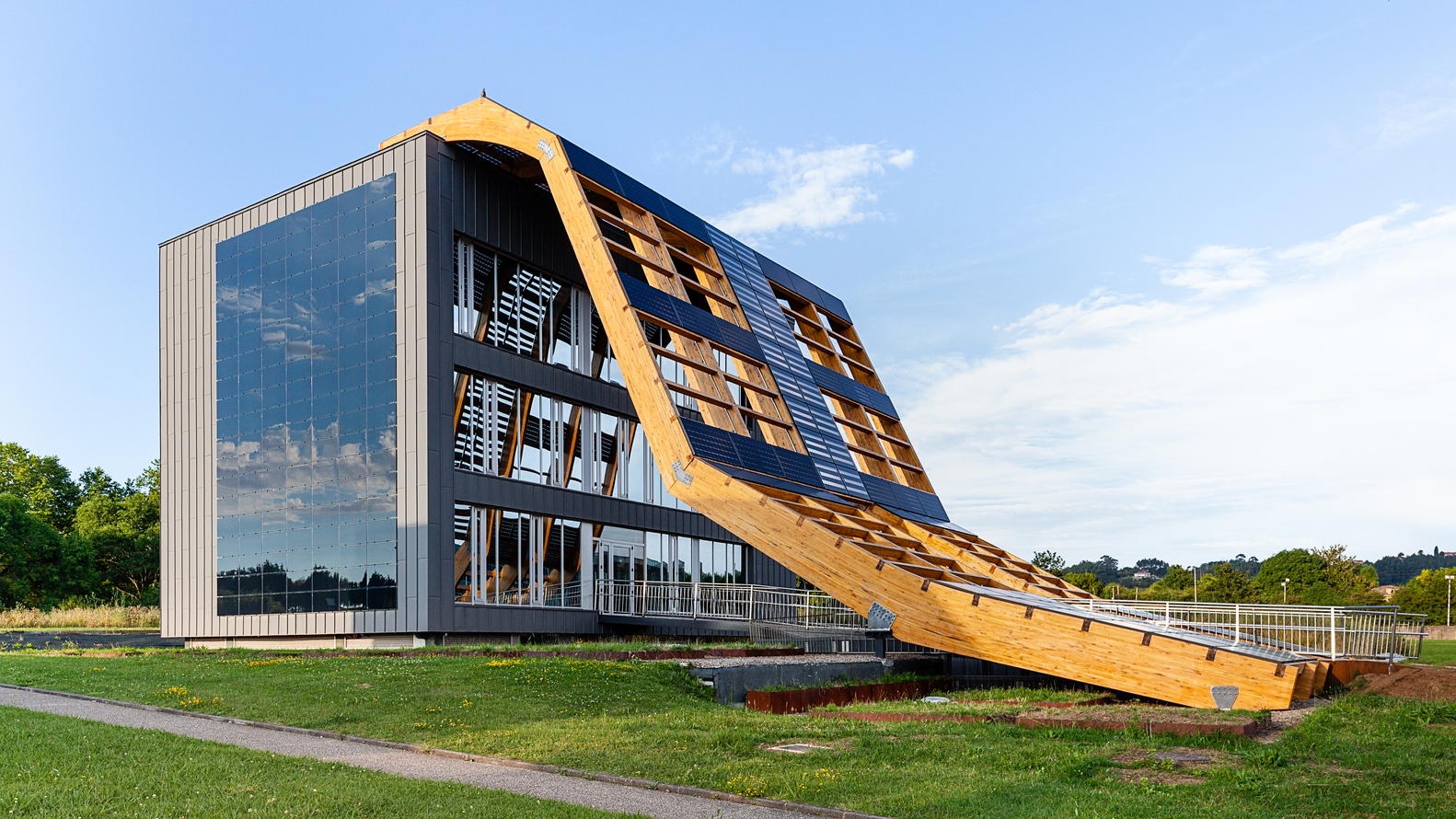 الإضاءة هي السبيل الأول لتحقيق الاستدامة في المباني