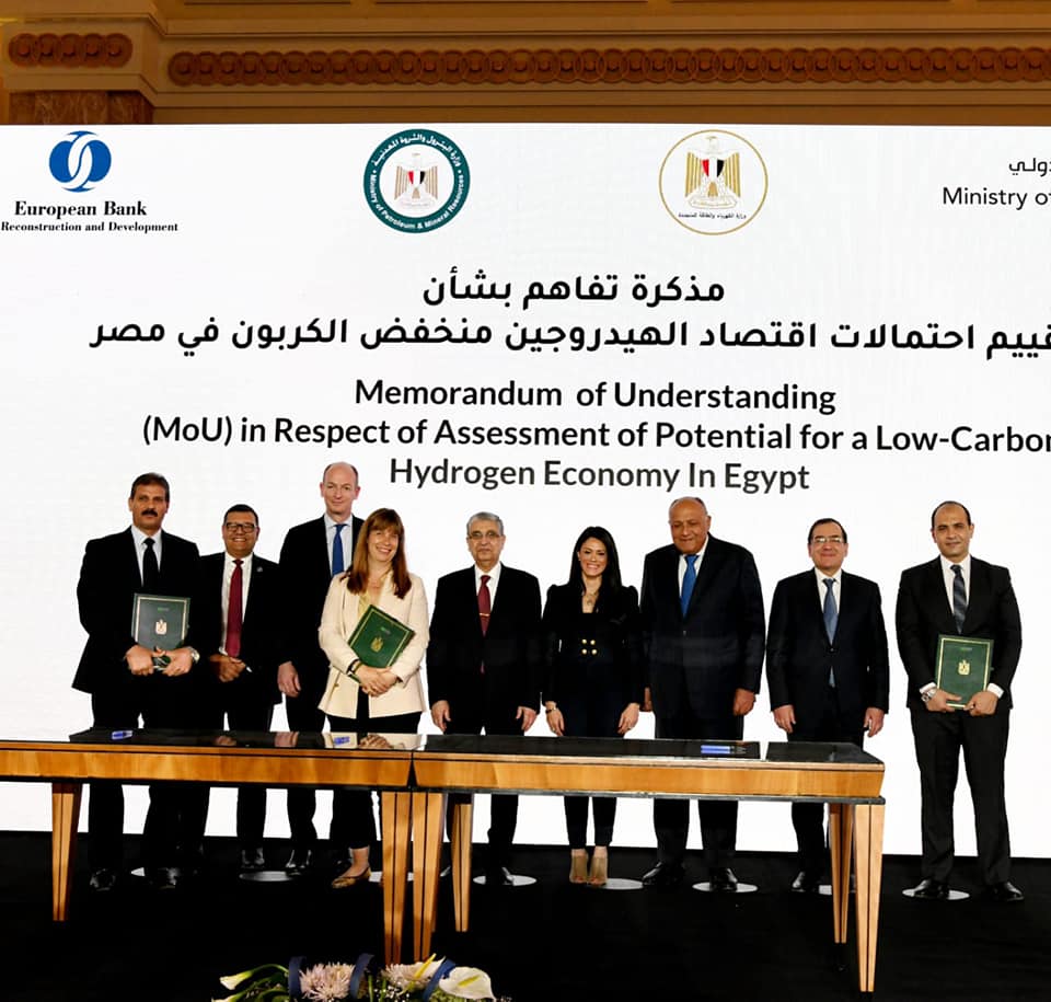 توقيع مذكرة تفاهم بين البترول والبنك الأوروبي لإعادة الإعمار