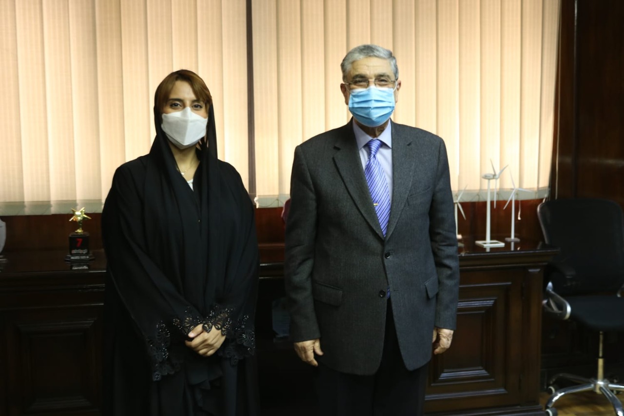 سفيرة الإمارات بالقاهرة مع الدكتور محمد شاكر وزير الكهرباء