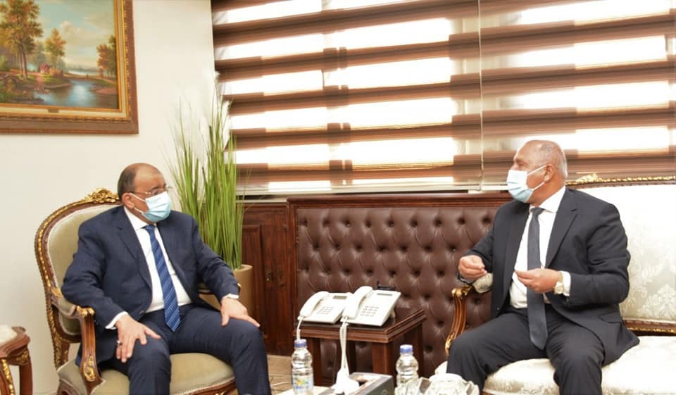 وزيرا النقل والتنمية المحلية