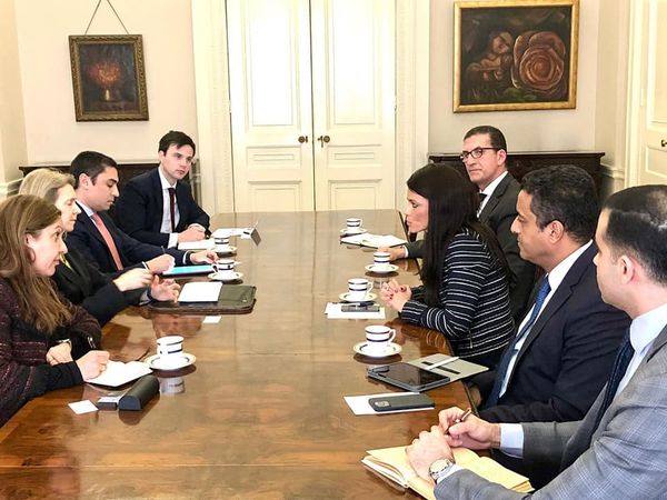 وزيرة التعاون الدولي في اجتماع بالممكة المتحدة