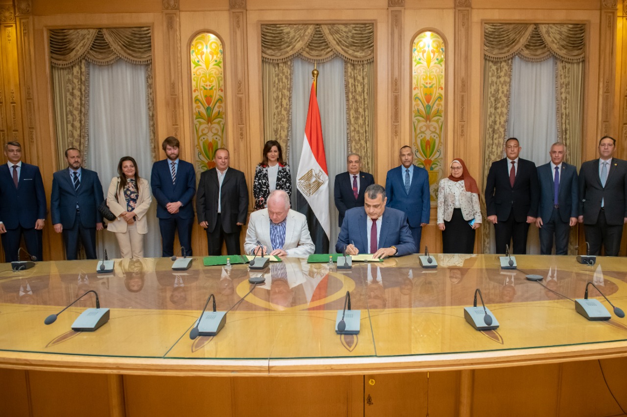 توقيع اتفاقية لتحويل مخلفات لورق