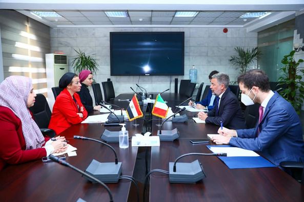 السفير الإيطالي ووزيرة البيئة