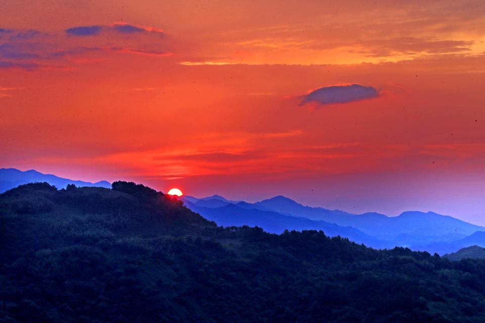 سماء الصين الحمراء