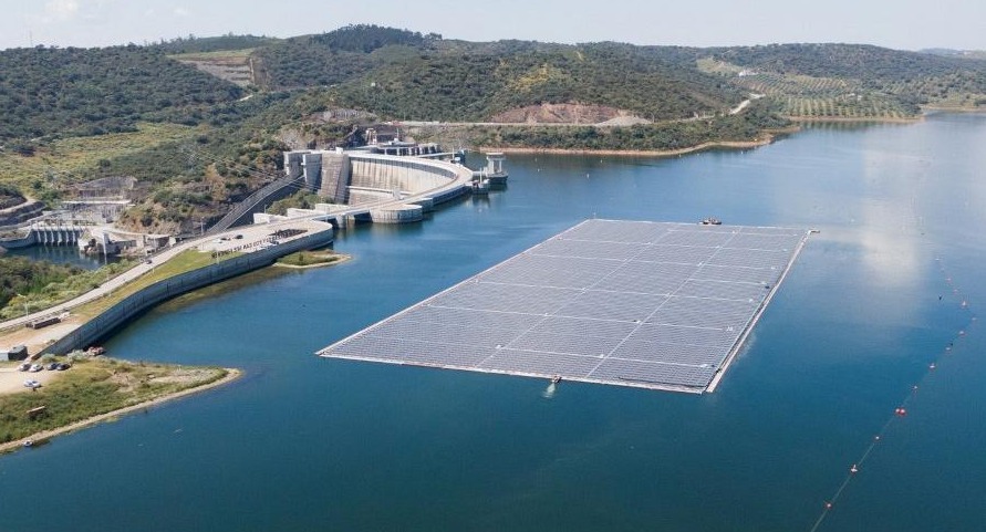 محطة طاقة شمسية عائمة