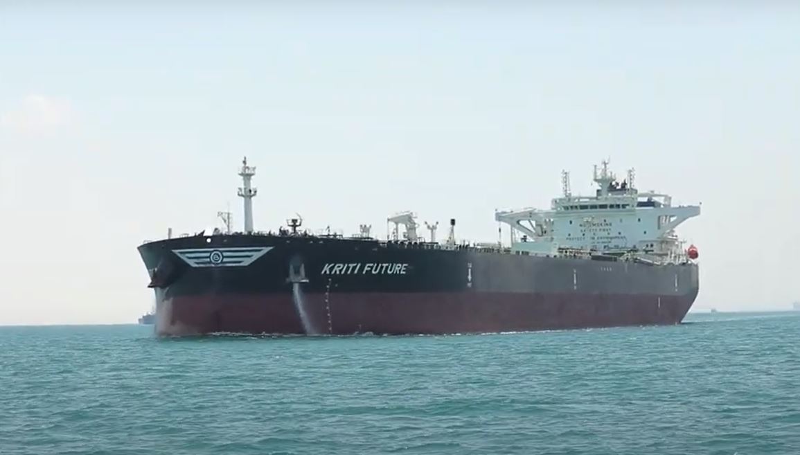 أول سفينة بترول كجهزة للعمل بغاز الأمونيا - تعبر قناة السويس