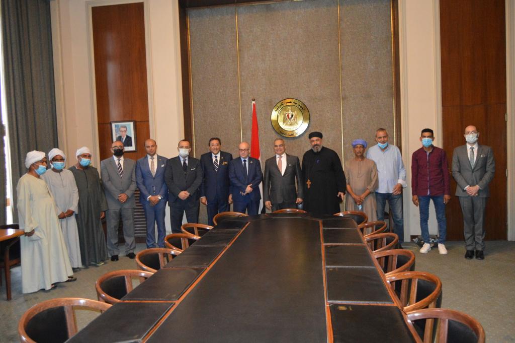 السفير عمرو عباس اثناء اللقاء