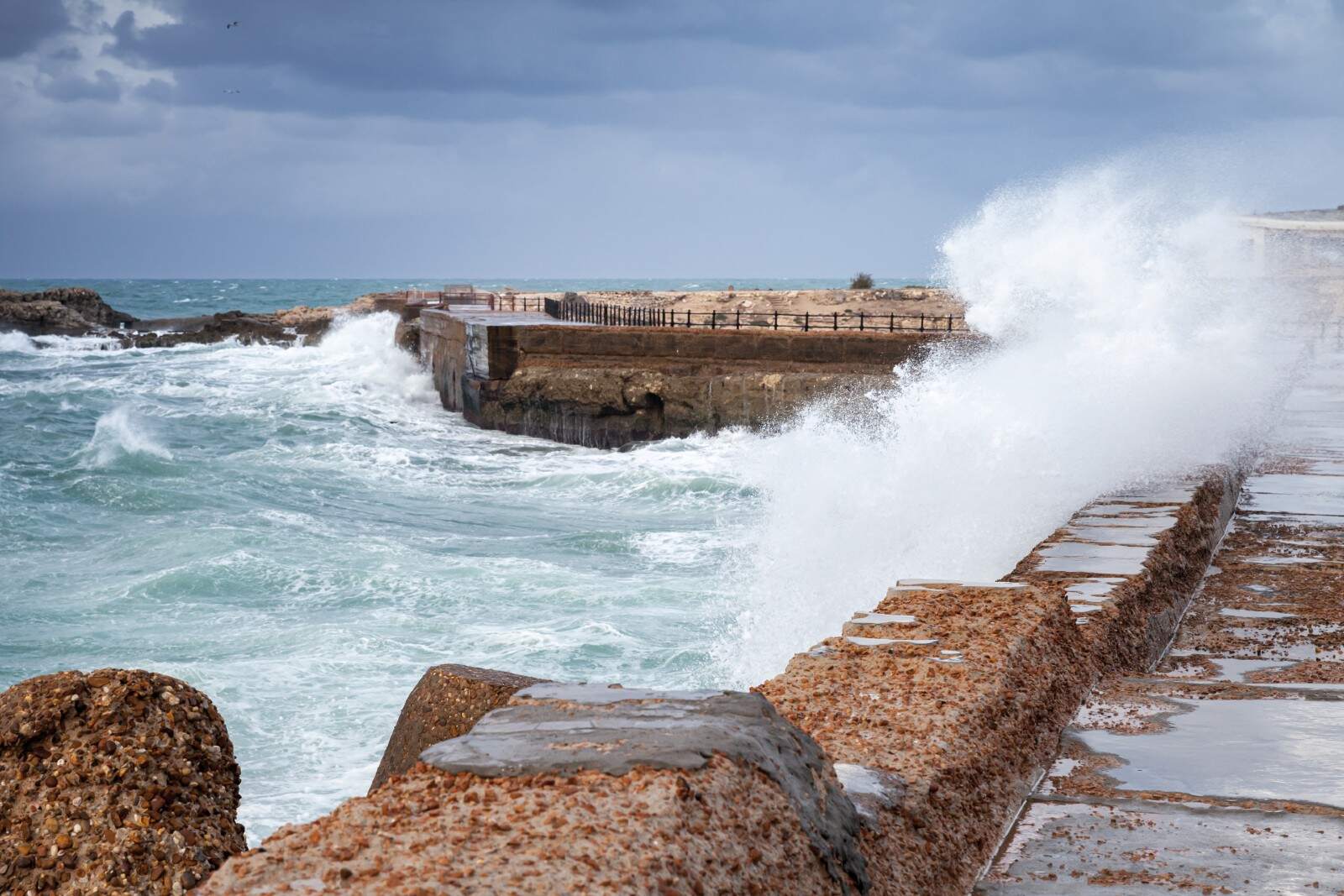 تأكل السواحل المصرية