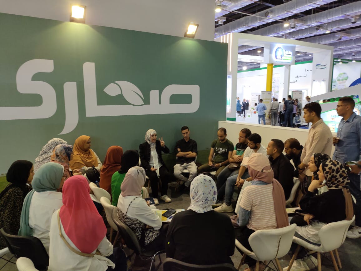 أثناء تدريب طلاب وخريجي الزراعة