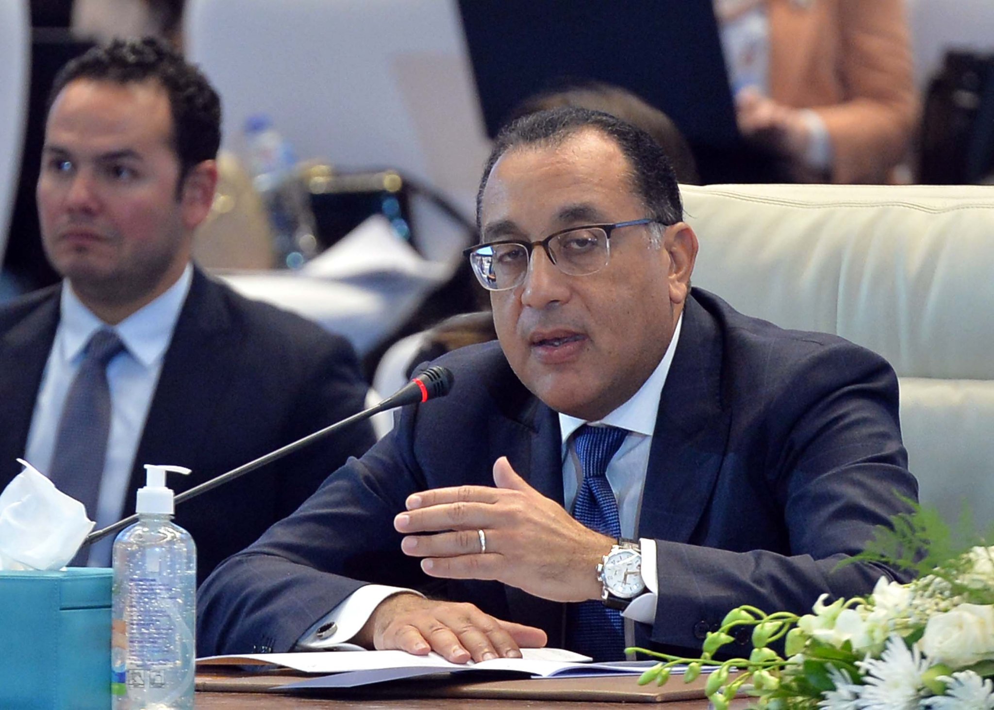 رئيس الوزراء أثناء المشاركة في المؤتمر الاقتصادي