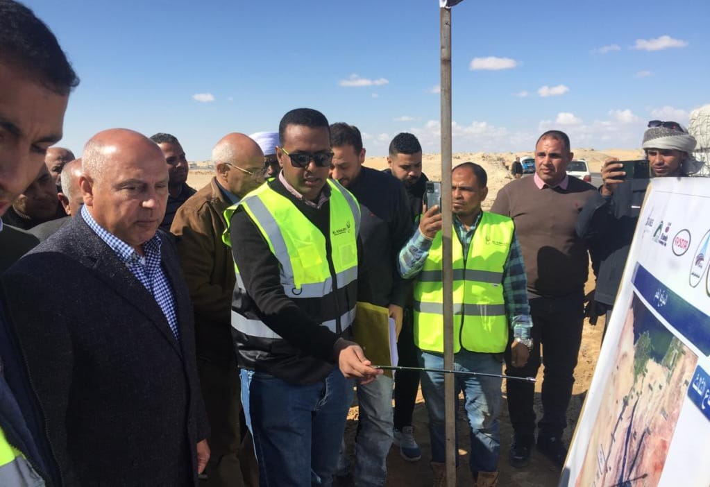 وزير النقل يتفقد مسار القطار السريع