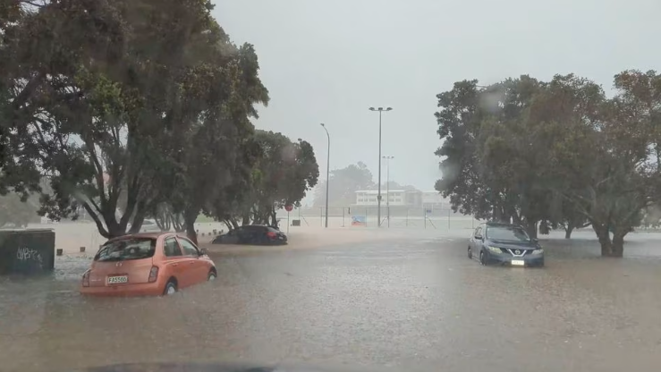الأمطار الغزيرة والطقس السيئ في نيوزيلندا