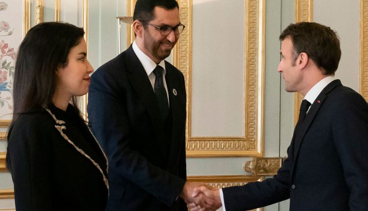 الرئيس الفرنسي يستقبل سلطان الجابر