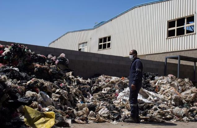 جمع نفايات البلاستيك