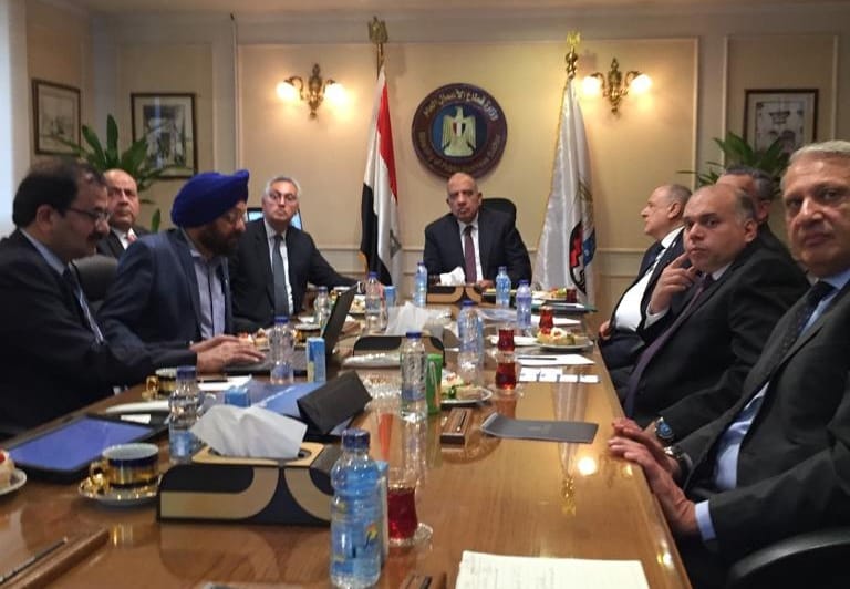 وزير قطاع الأعمال العام ومجموعة هندوجا الهندية