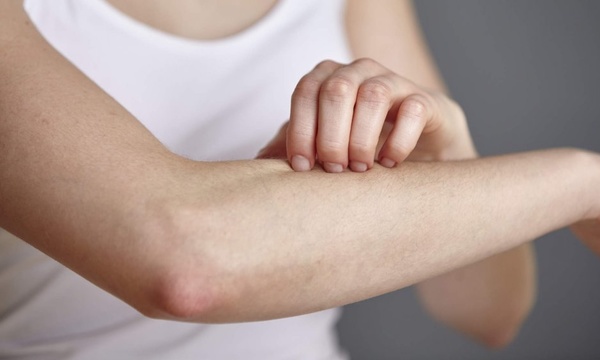 المواد السامة تخترق جسم الإنسان عن طريق الجلد