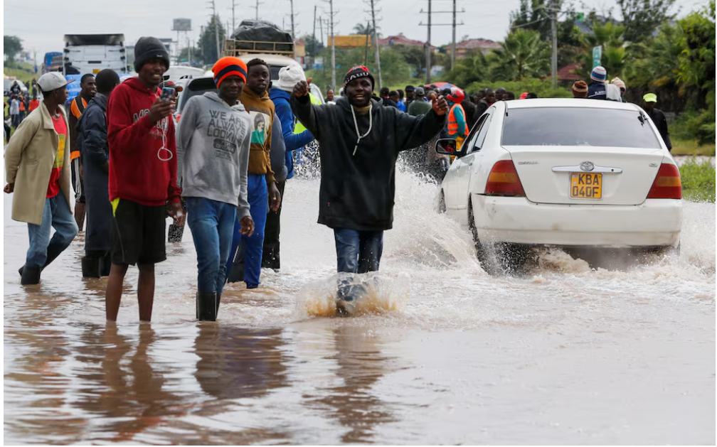 أثار الأمطار الغزيرة في كينيا- فيضانات وخسائر