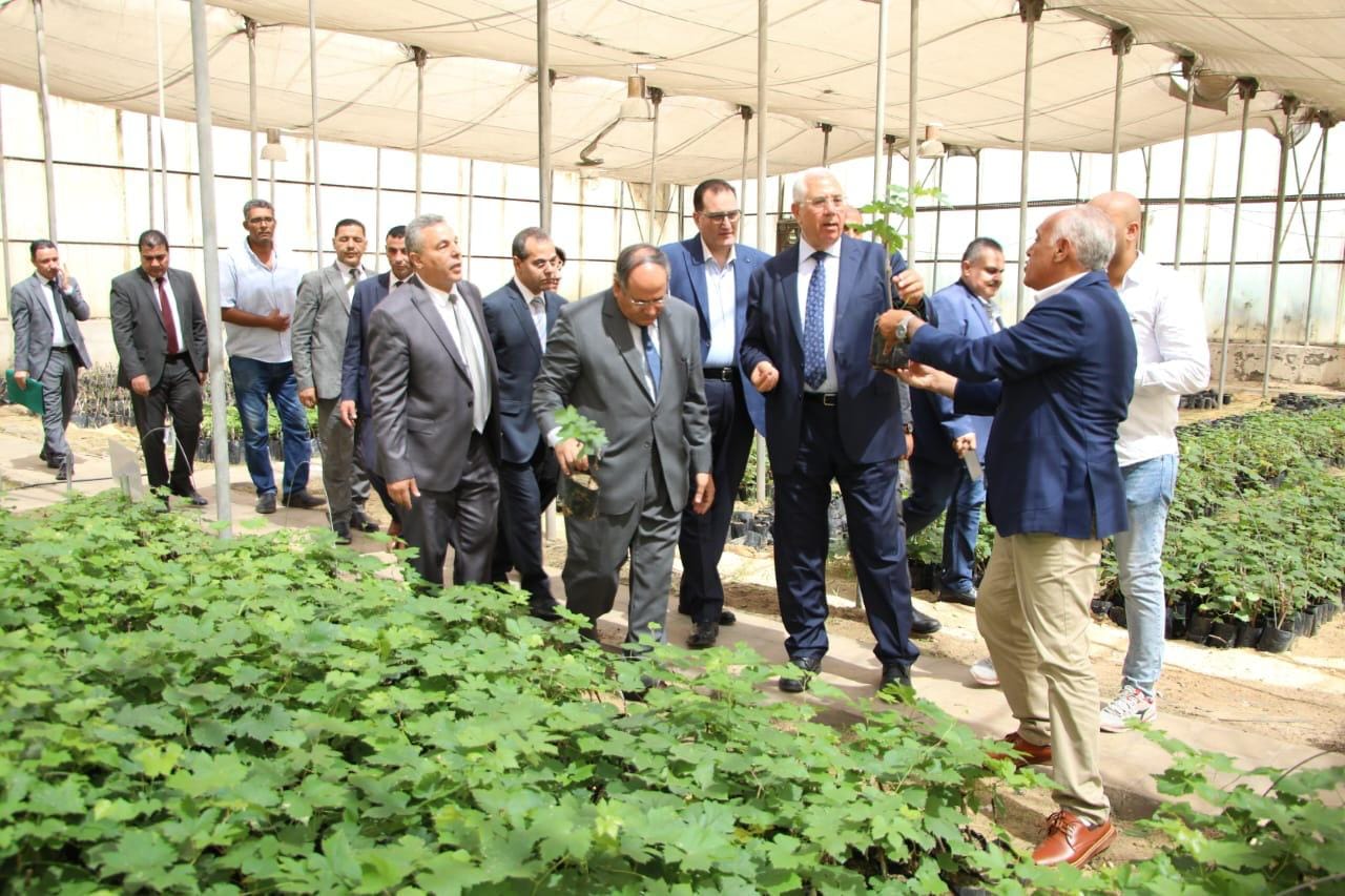 وزير الزراعة ومعمل سمارت لاب والشتلات بدون أمراض