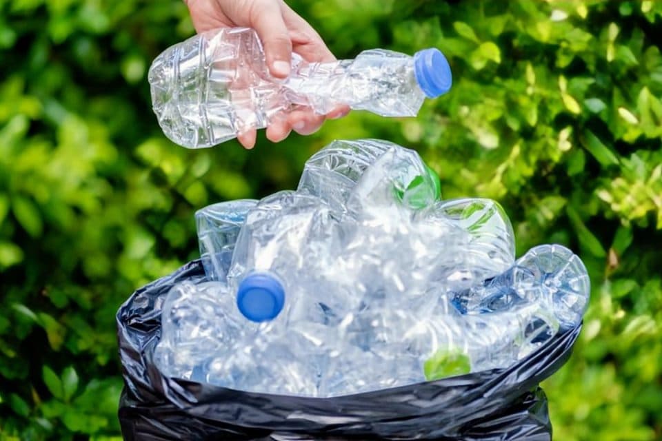 نفايات البلاستيك