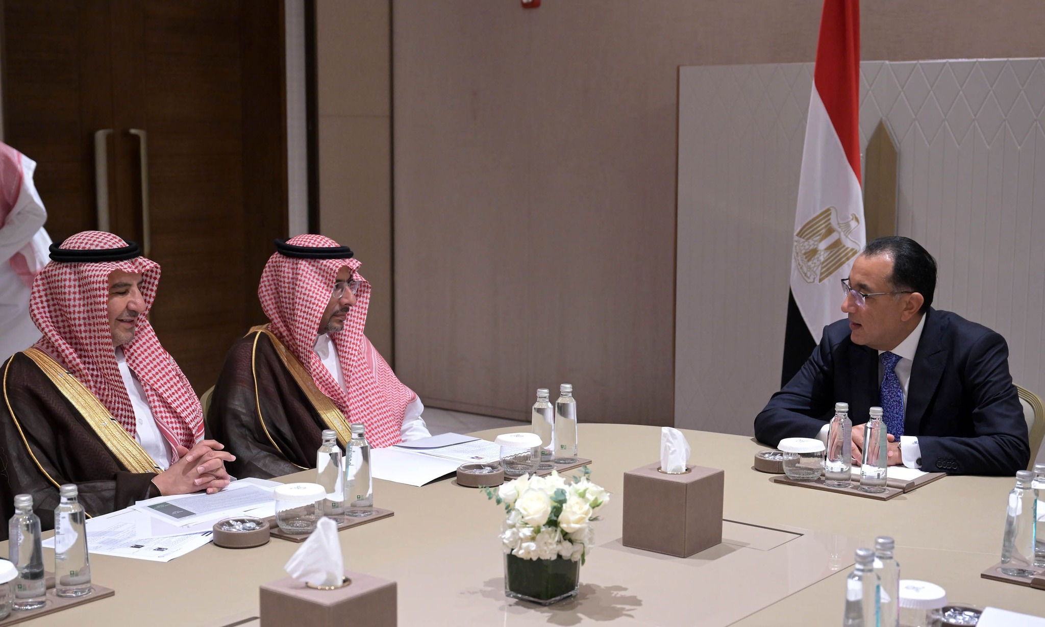 لقاء رئيس الوزراء ووزير الصناعة السعودي