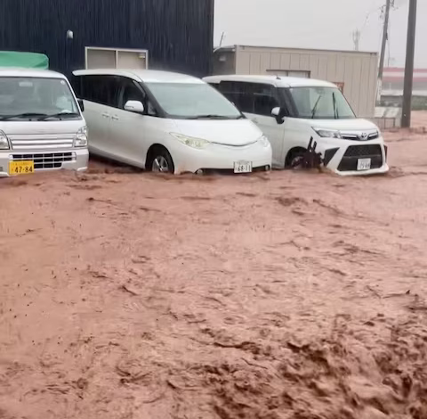 أثار الفيضانات في اليابان