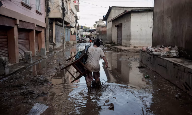 الأضرار التي خلفتها الفيضانات والانهيارات الأرضية القاتلة في نيبال