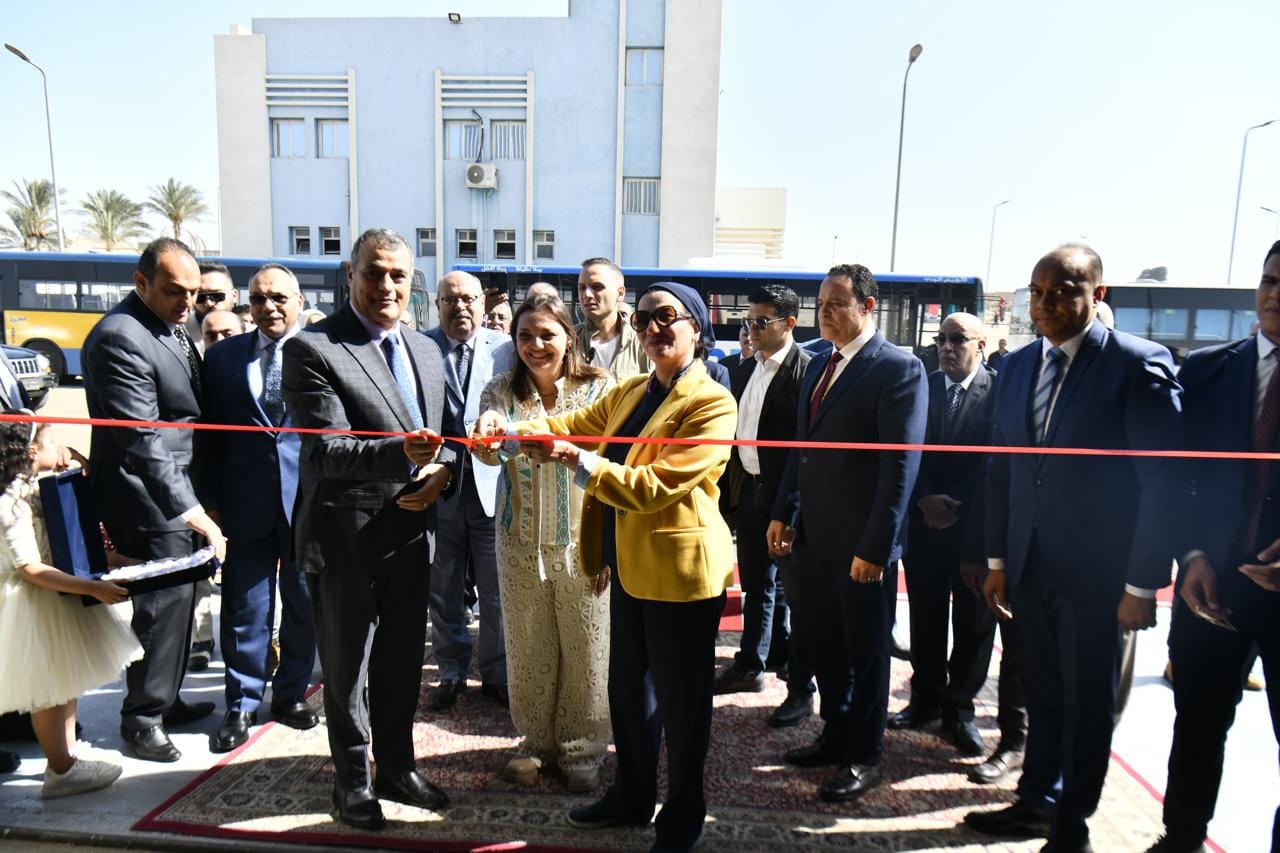 وزيرا الإنتاج الحربي والبيئة يفتتحان أول مصنع لإنتاج الكرتون من ألياف الموز