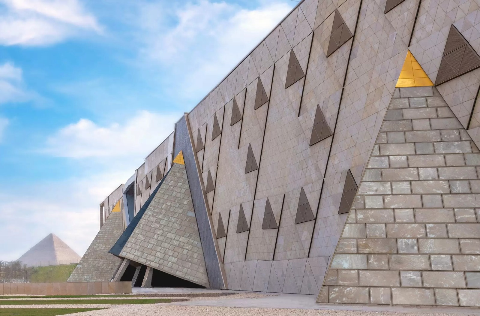 أكبر متحف أثري في العالم - المتحف المصري الكبير- المتحف الكبير