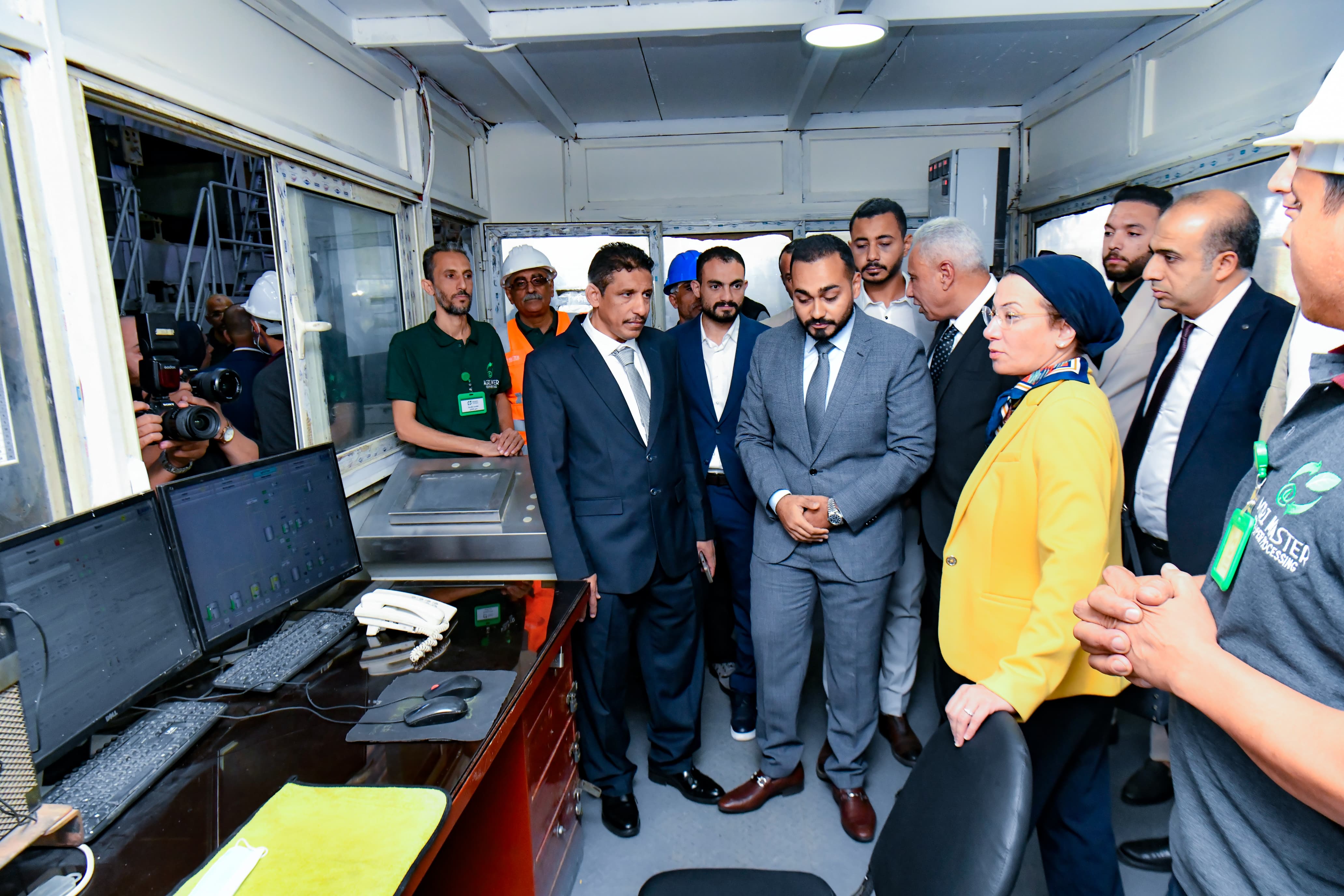 جولة تفقدية داخل مصنع أجريما سترز لصناعة الورق والكرتون