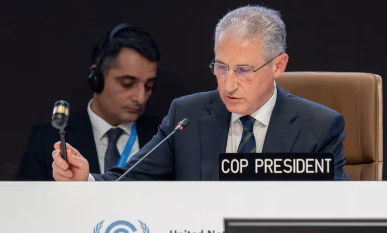 رئيس مؤتمر المناخ مختار باباييف في الجلسة الختامية لمؤتمر COP29