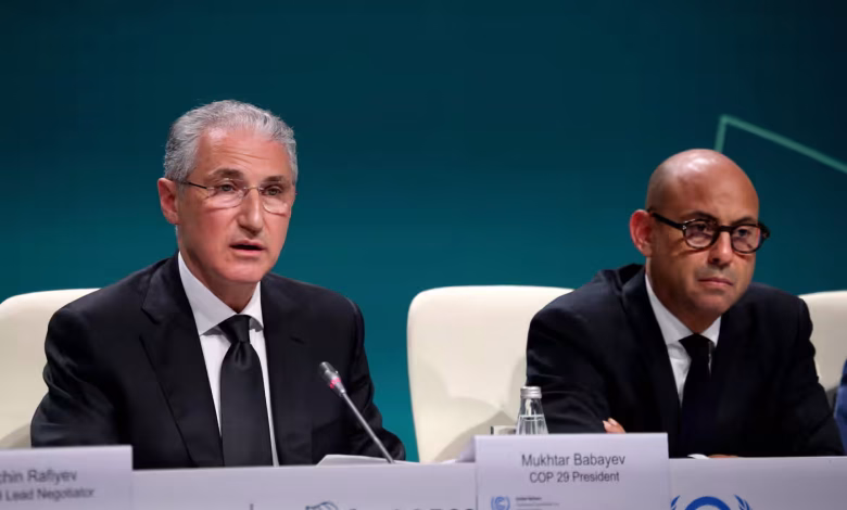 رئيس مؤتمر المناخ مختار باباييف ورئيس المناخ في الأمم المتحدة سيمون ستيل