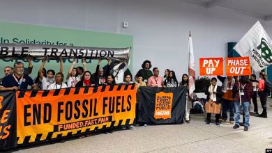 شباب ونشطاء ضد شركات الوقود الأحفوري في cop29