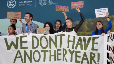 ناشطون يتظاهرون في مؤتمر المناخ