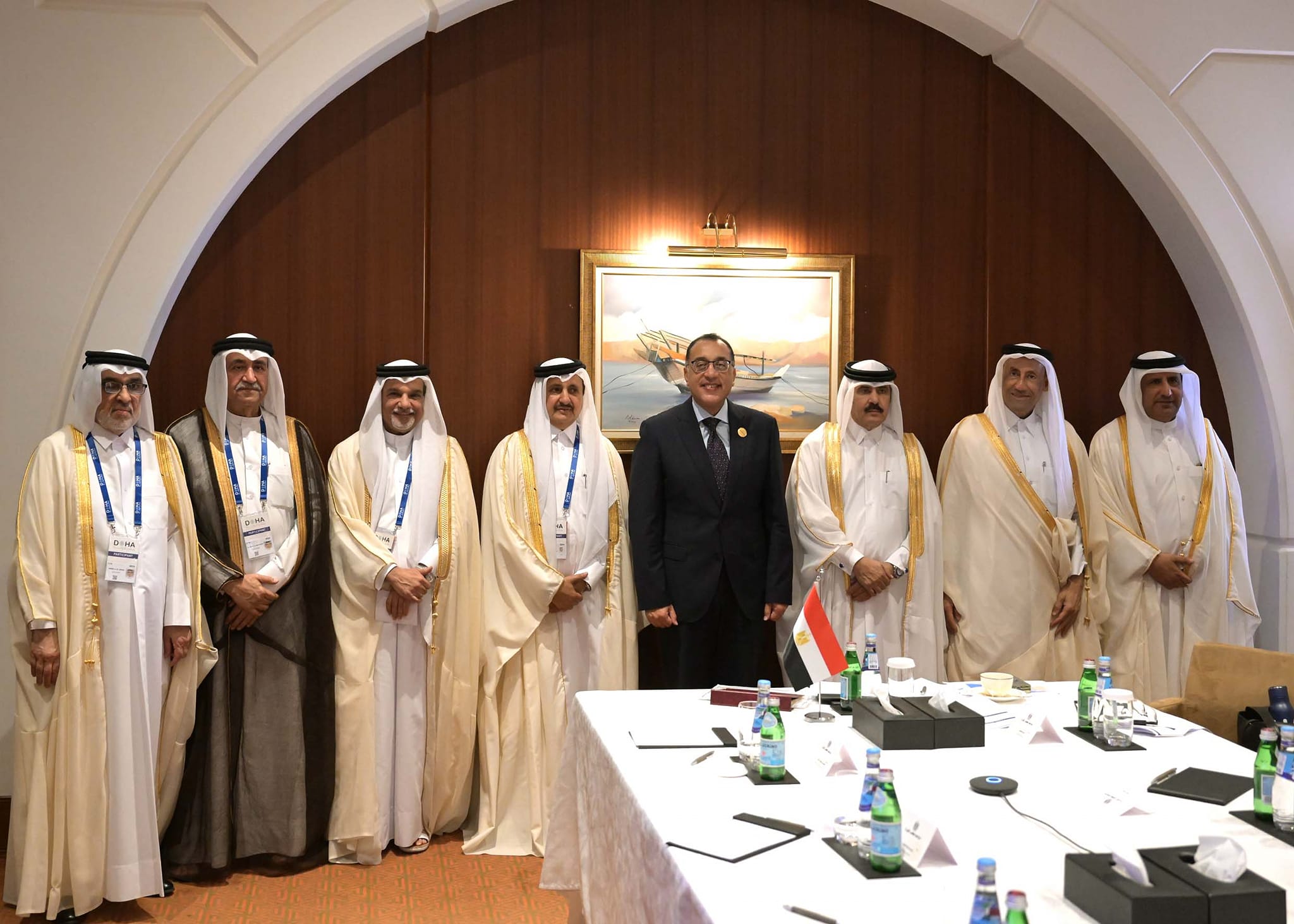 رئيس الوزراء يلتقي رجال أعمال قطر