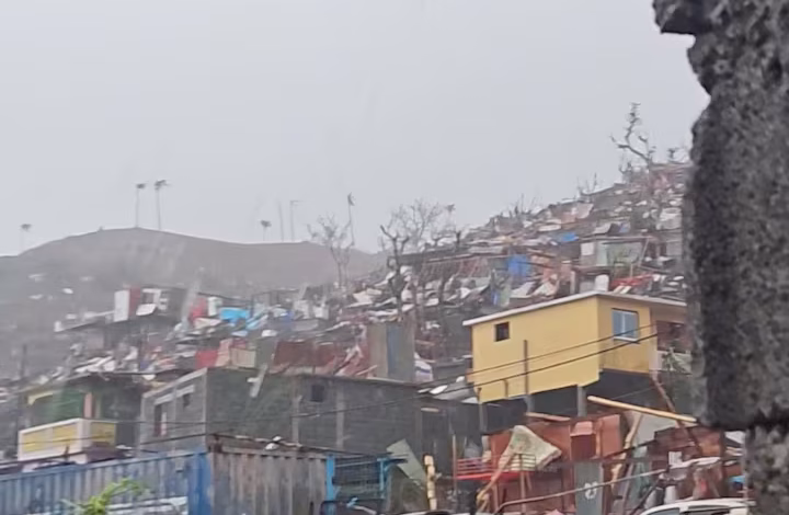 إعصار يضرب جزيرة مايوت الفرنسية