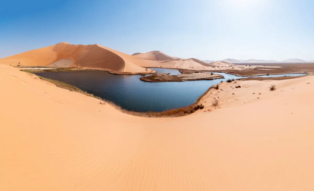 عواصف نادرة تخلق بحيرات في الصحراء الكبرى