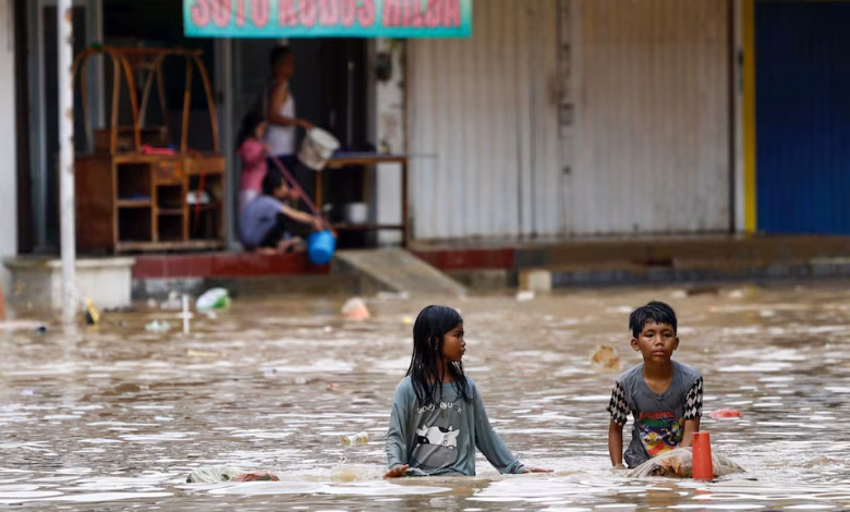 دمار كبير في فيضانات أ،دونيسيا