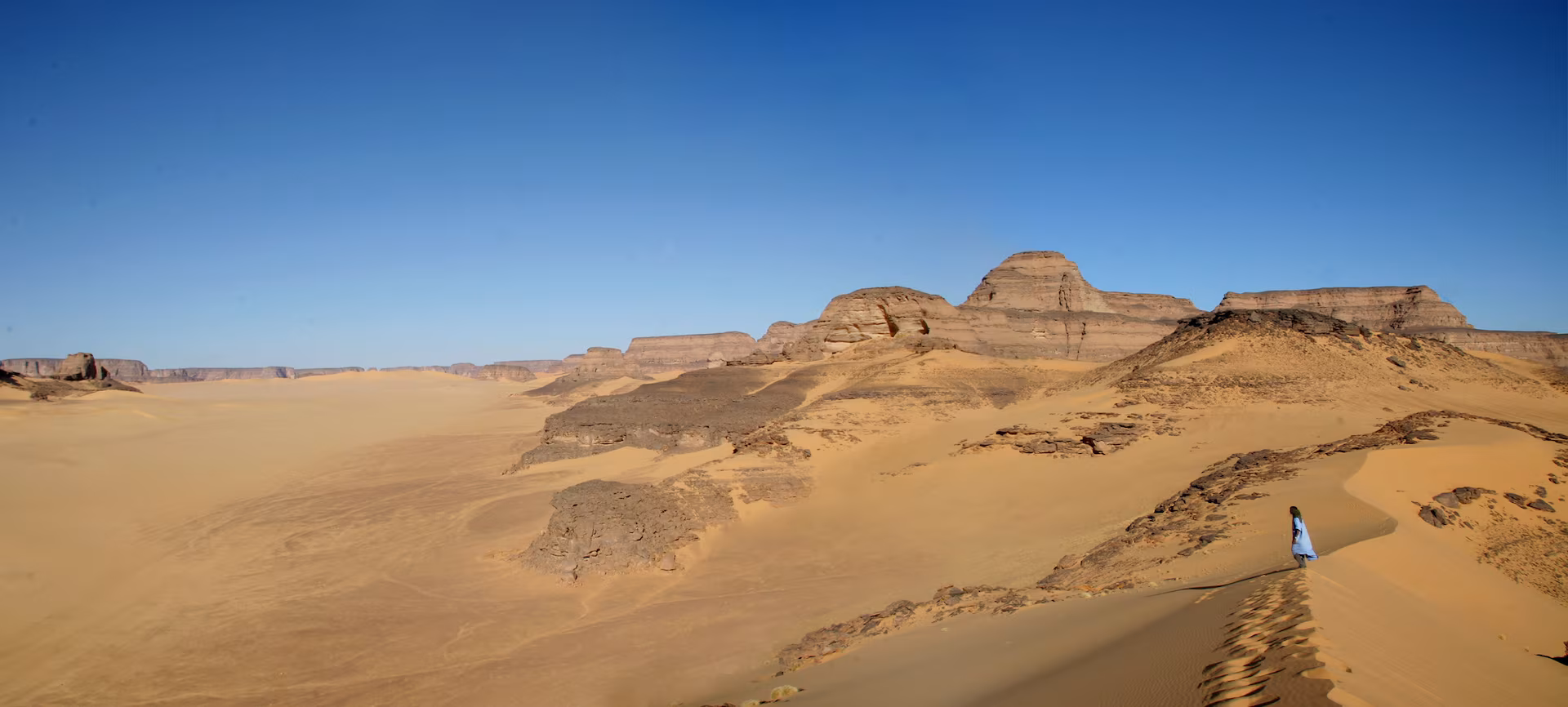 يظهر منظر من ملجأ تاكاركوري الصخري في جنوب غرب ليبيا