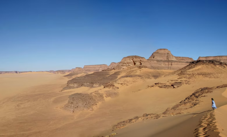 يظهر منظر من ملجأ تاكاركوري الصخري في جنوب غرب ليبيا