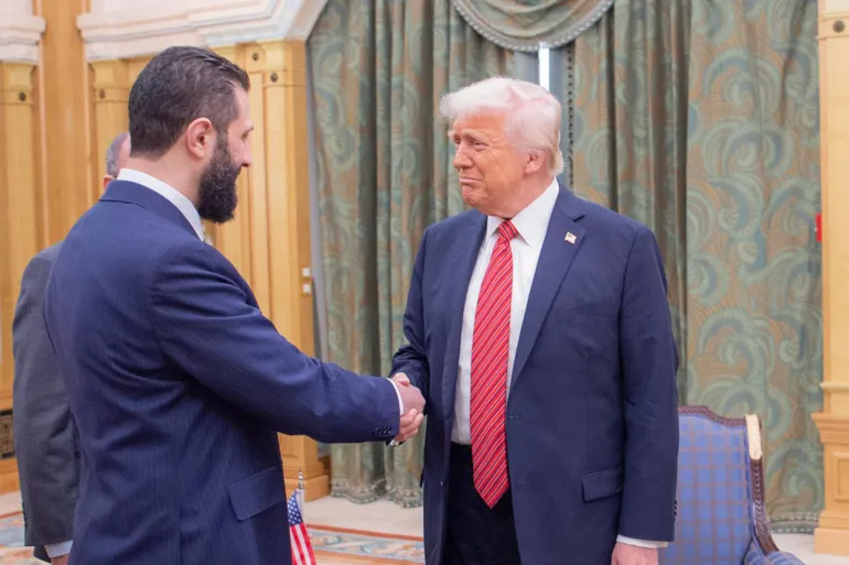 الرئيس الأمريكي يلتقي أحمد الشرع