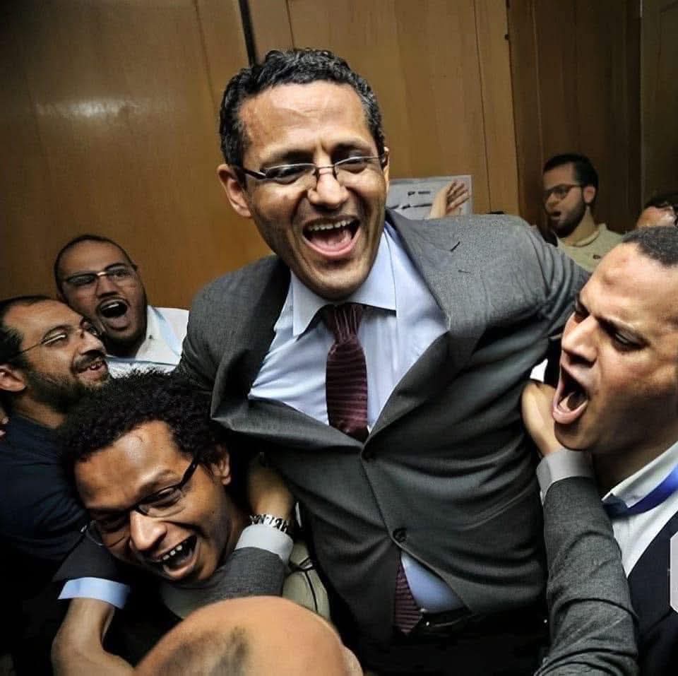 خالد البلشي نقيب الصحفيين لحظة إعلان فوزه في الانتخابات