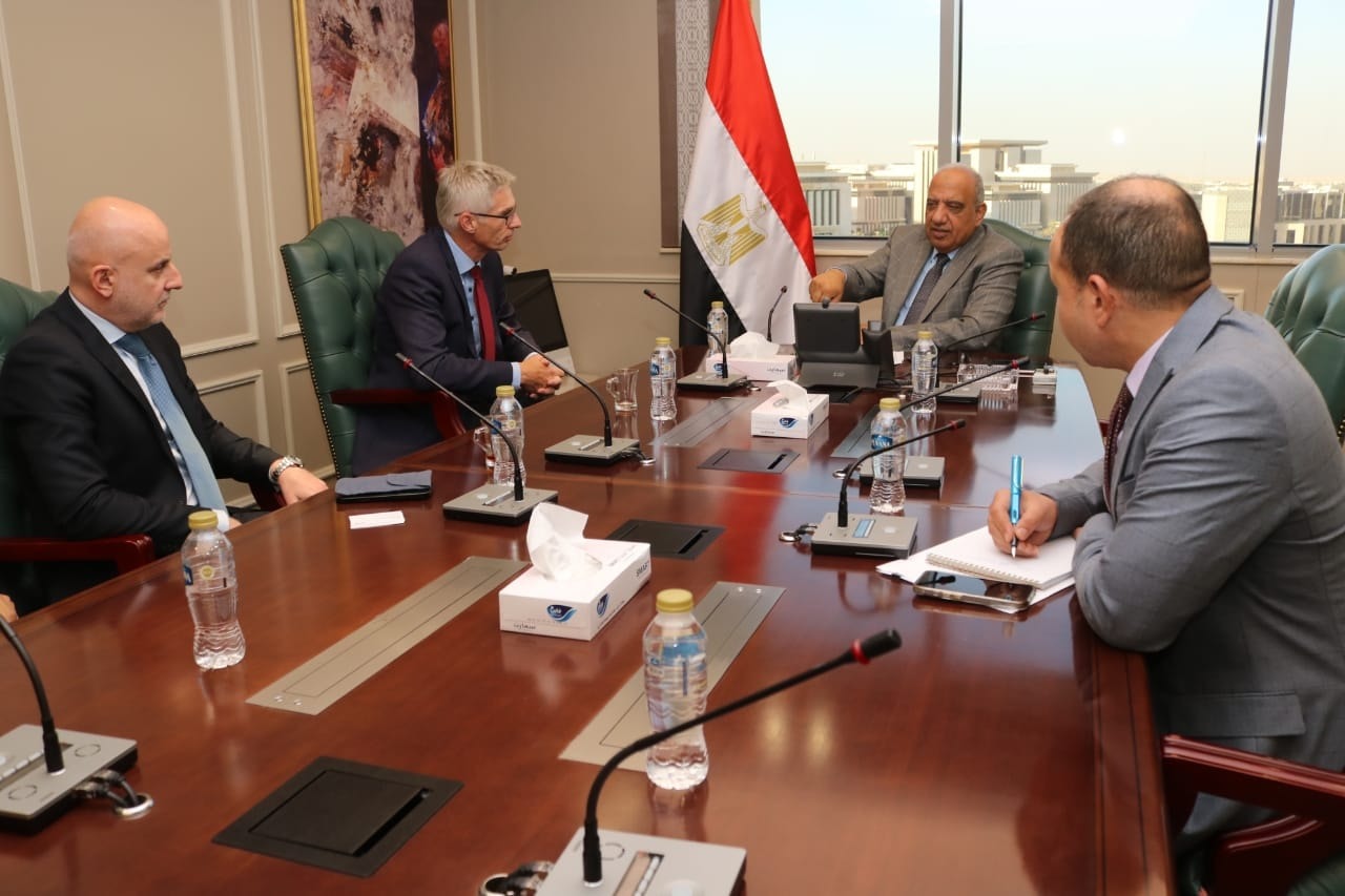 وزير الكهرباء يبحث مع ABB تطوير الشبكة والتحول لمصانع صديقة للبيئة