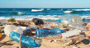 زجاجات المياه خطر على الصحة والبيئة