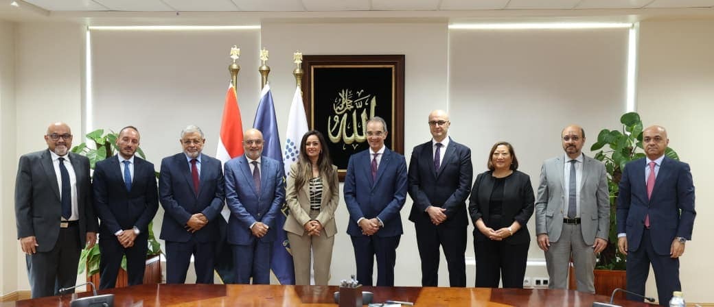 توقيع تراخيص خدمات وإنترنت الأشياء بين الجهاز القومي لتنظيم الاتصالات وسبع شركات عالمية لتصنيع السيارات