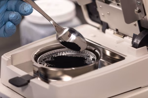 يمكن تقسيم الميثان إلى هيدروجين وكربون صلب