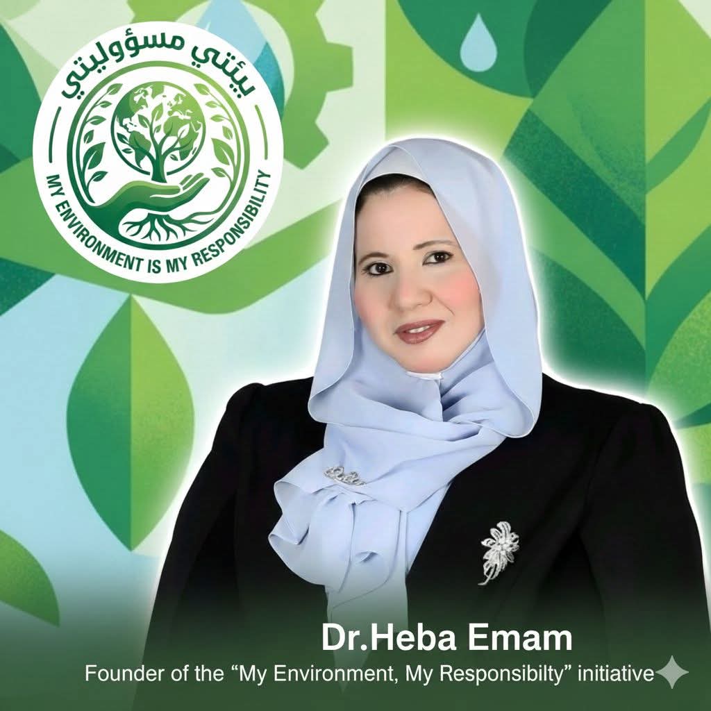 هبة إمام أثناء تقديم محتوى توعوي حول الاستدامة والوعي البيئي، مع شعار مبادرة "بيئتي مسؤوليتي" في الخلفية.